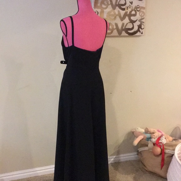 Hand-made black gown - Picture 2 of 4
